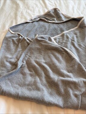 Soft Gray Hooded Bath Towel with Subtle Contrast Trim